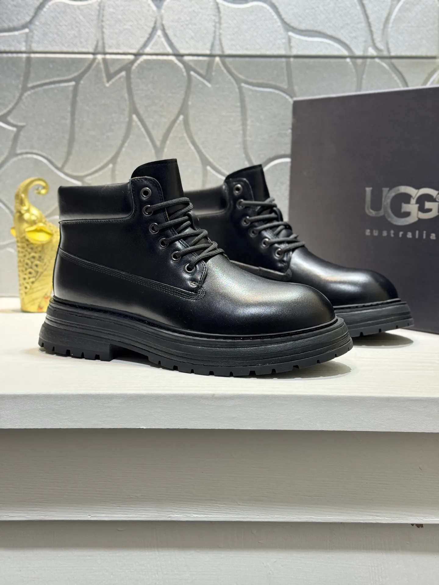 Men's men's shoes 💰660 [New style] 🦥🦥UGG - high-end quality 🔥Australian imported wool 🔥Full fur original single entry and exit counter without pressure, let you feel no replacement 💏The upper is made of first-layer cowhide 'all original Australian wool' Strict men's boots thick wool can be distinguished by the naked eye 💓Real wool keeps warm and does not smell like feet, warms the whole winter ✨Carefully crafted for those who know the goods🔥Size: 38-44 (45 customized